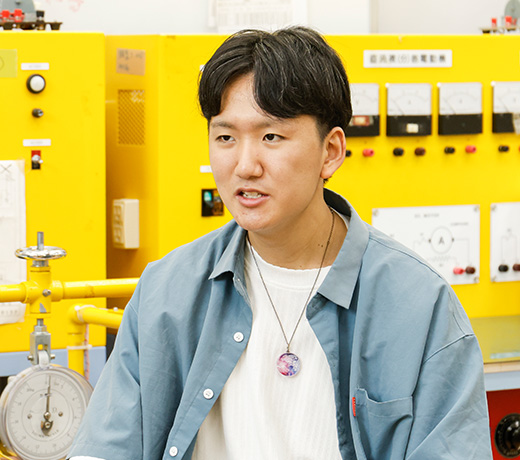 電気工学科 埼玉県立越谷東高校出身 秋山さん