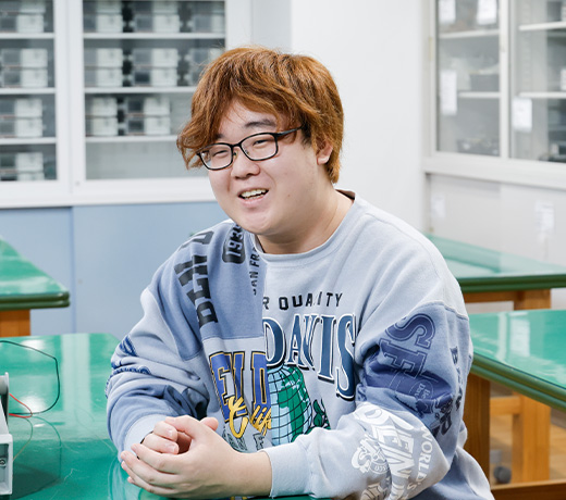 電子技術科  髙田さん